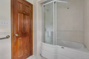 60 Oak St, Smithtown, NY 11787 - Photo 17