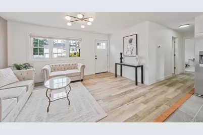 120 Manhattan Avenue, West Babylon, NY 11704 - Photo 11