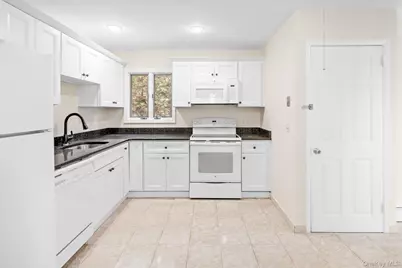 39 Wellington Avenue, Deer Park, NY 11729 - Photo 5