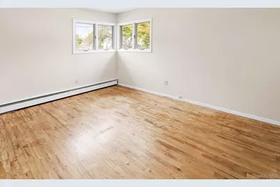 39 Wellington Avenue, Deer Park, NY 11729 - Photo 9