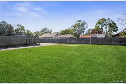 29 Robert Street, Patchogue, NY 11772 - Photo 17