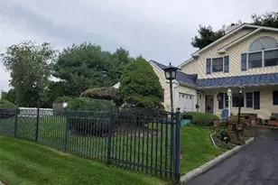 176 Avondale Dr, Centereach, NY 11720 - Photo 3