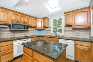 584 Yale St, Oceanside, NY 11572 - Photo 9