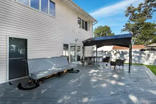 9 Pine Ln, Valley Stream, NY 11581 - Photo 7