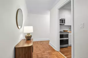 910 Stuart Ave, Mamaroneck, NY 10543 - Photo 5