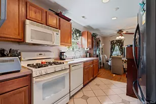 10 Gettysburg Dr, Port Jefferson Station, NY 11776 - Photo 5