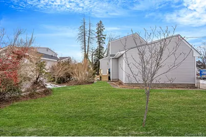 18 Oakdale Place, Massapequa Park, NY 11762 - Photo 9