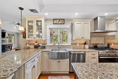 33 Robbins Avenue, Babylon, NY 11702 - Photo 9