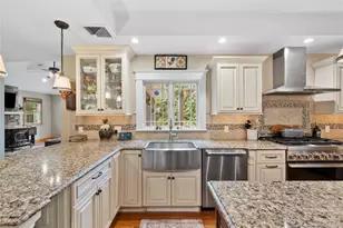 33 Robbins Ave, Babylon, NY 11702 - Photo 9