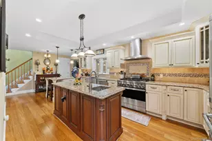 33 Robbins Ave, Babylon, NY 11702 - Photo 11