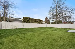 908 Maple Ln, East Meadow, NY 11554 - Photo 27