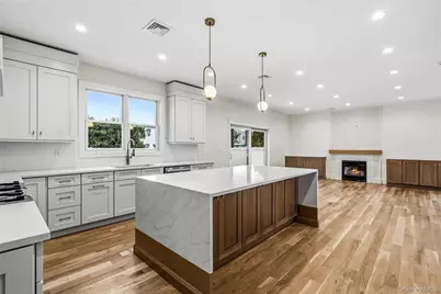 908 Maple Lane, East Meadow, NY 11554 - Photo 5