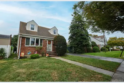 911 Covert Avenue, New Hyde Park, NY 11040 - Photo 3