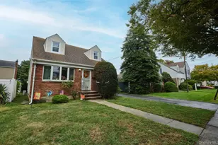 911 Covert Ave, New Hyde Park, NY 11040 - Photo 3