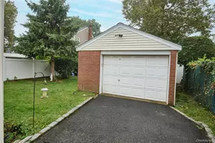 911 Covert Ave, New Hyde Park, NY 11040 - Photo 25