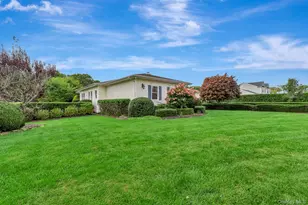 32 Sycamore Dr, East Moriches, NY 11940 - Photo 3