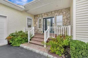 32 Sycamore Dr, East Moriches, NY 11940 - Photo 9