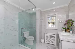 47 Pinewood Rd, Roslyn, NY 11576 - Photo 17