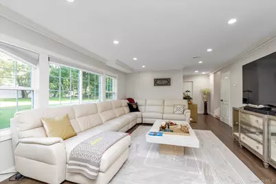 47 Pinewood Road, Roslyn, NY 11576 - Photo 11