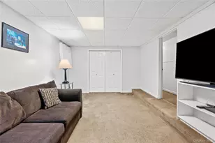 138 Carnegie Ave, Elmont, NY 11003 - Photo 17