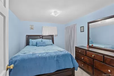 138 Carnegie Avenue, Elmont, NY 11003 - Photo 21