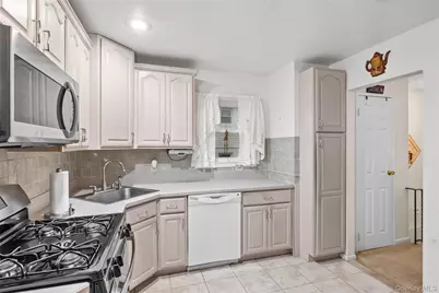 138 Carnegie Avenue, Elmont, NY 11003 - Photo 11