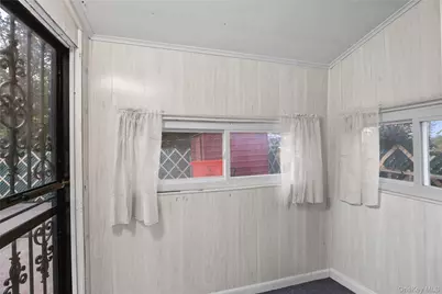 138 Carnegie Avenue, Elmont, NY 11003 - Photo 25