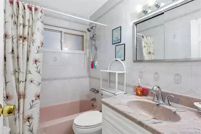 138 Carnegie Avenue, Elmont, NY 11003 - Photo 15