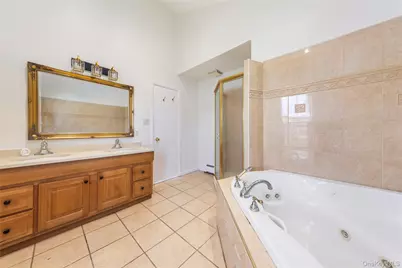 44 Apple Tree Drive, Hauppauge, NY 11788 - Photo 29