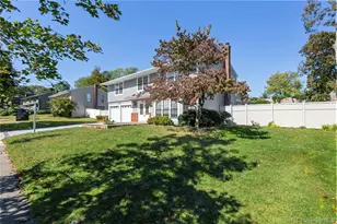 44 Apple Tree Dr, Hauppauge, NY 11788 - Photo 3