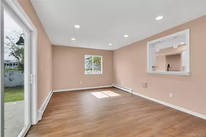 209 Tree Avenue, Central Islip, NY 11722 - Photo 11