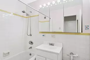 25 Neptune Blvd, Long Beach, NY 11561 - Photo 9