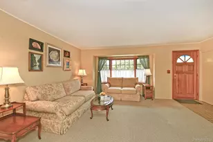 28 Halcourt Dr, Plainview, NY 11803 - Photo 5