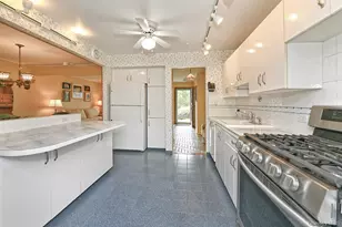 28 Halcourt Dr, Plainview, NY 11803 - Photo 11