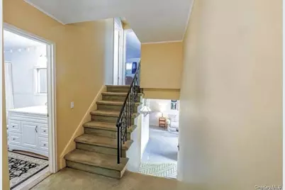 28 Halcourt Drive, Plainview, NY 11803 - Photo 17