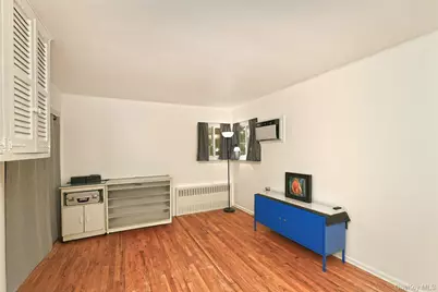 28 Halcourt Drive, Plainview, NY 11803 - Photo 13