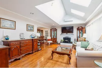 77 Duck Pond Road, Glen Cove, NY 11542 - Photo 9