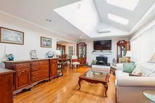 77 Duck Pond Rd, Glen Cove, NY 11542 - Photo 9