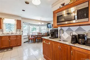 77 Duck Pond Rd, Glen Cove, NY 11542 - Photo 17