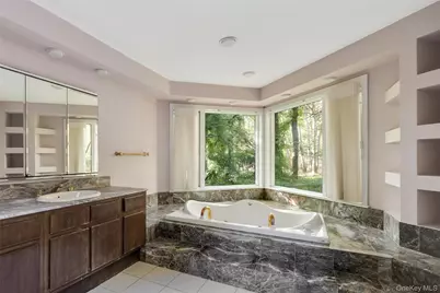 251 Town Lane, Amagansett, NY 11930 - Photo 15