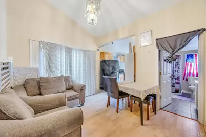 36 Farrington Avenue, Bay Shore, NY 11706 - Photo 15