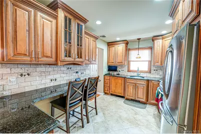 35 Roosevelt Avenue, Malverne, NY 11565 - Photo 3