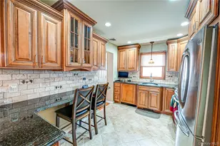 35 Roosevelt Ave, Malverne, NY 11565 - Photo 3