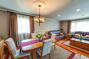 35 Roosevelt Ave, Malverne, NY 11565 - Photo 9