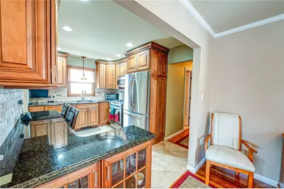 35 Roosevelt Avenue, Malverne, NY 11565 - Photo 5