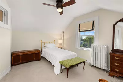 28 S Montgomery Avenue, Bay Shore, NY 11706 - Photo 23