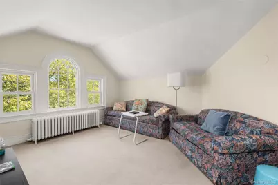 28 S Montgomery Avenue, Bay Shore, NY 11706 - Photo 17