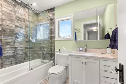 28 S Montgomery Avenue, Bay Shore, NY 11706 - Photo 21