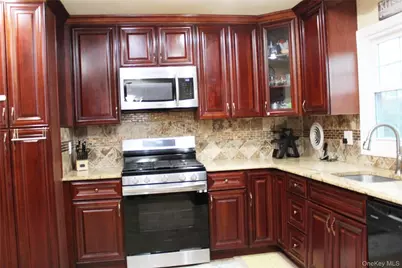 39 Greywood Drive, Orangeburg, NY 10962 - Photo 11