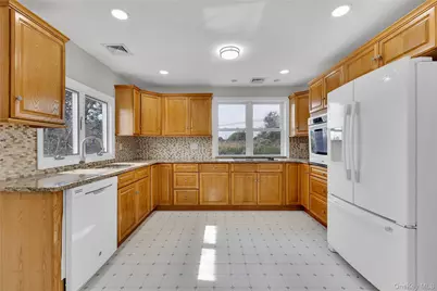 17 Bellport Road, Mastic Beach, NY 11951 - Photo 15